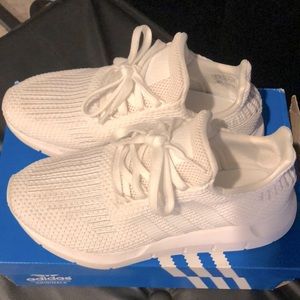 Adidas Swift Run sneakers Running Shoes